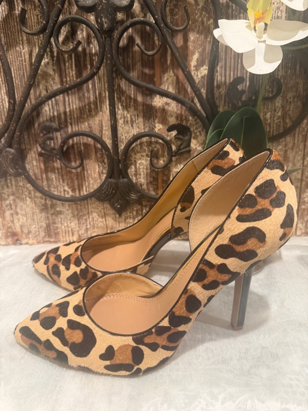 BCBG leopard pumps shoes heels size 9.5 - Picture 2 of 10